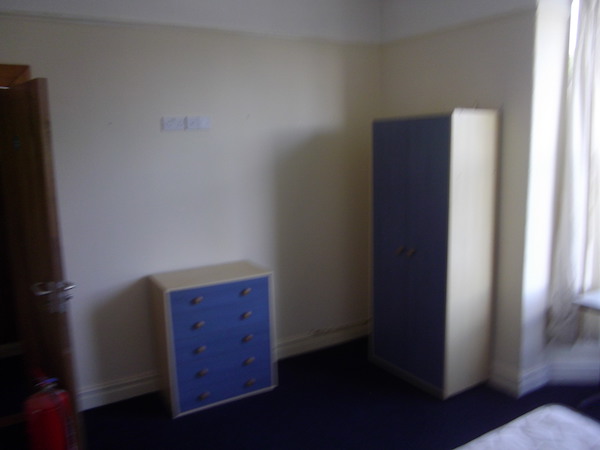 King Student Lettings - Swansea Lettings - 107 Glanmor Road Room 4 (2)