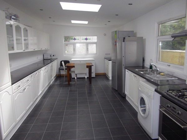 King Student Lettings - Swansea Lettings - 12a Uplands Terrace Kitchen (1)