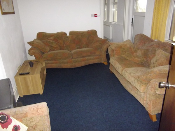 King Student Lettings - Swansea Lettings - 12a Uplands Terrace Lounge (1)