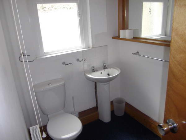 King Student Lettings - Swansea Lettings - 2 Ernald Place Bathroom 2 (1)