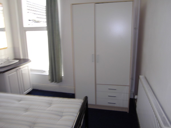 King Student Lettings - Swansea Lettings - 2 Ernald Place Room 4 (2)