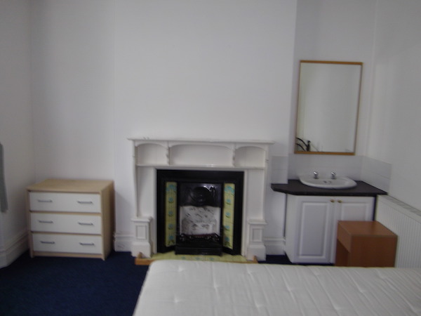 King Student Lettings - Swansea Lettings - 2 Ernald Place Room 5 (2)