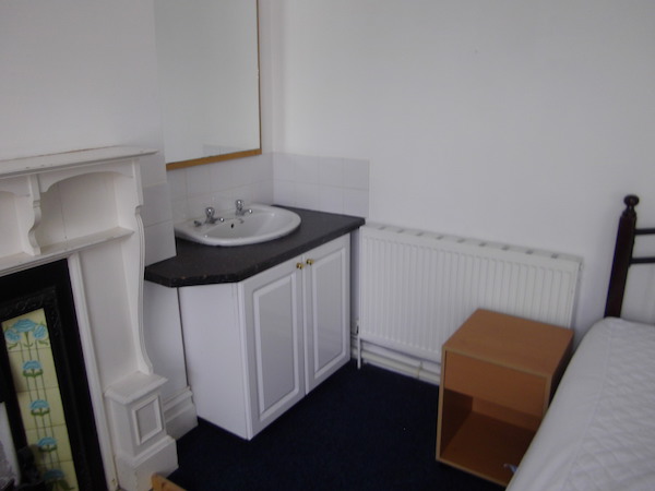 King Student Lettings - Swansea Lettings - 2 Ernald Place Room 5 (5)