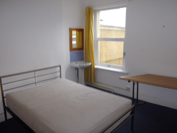 King Student Lettings - Swansea Lettings - 30 Ernald Place Room 4 (1)